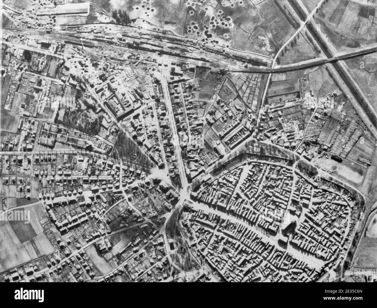 Luftbild - Neumarkt nach Bombenangriff 1945-02-23. Stock Photo