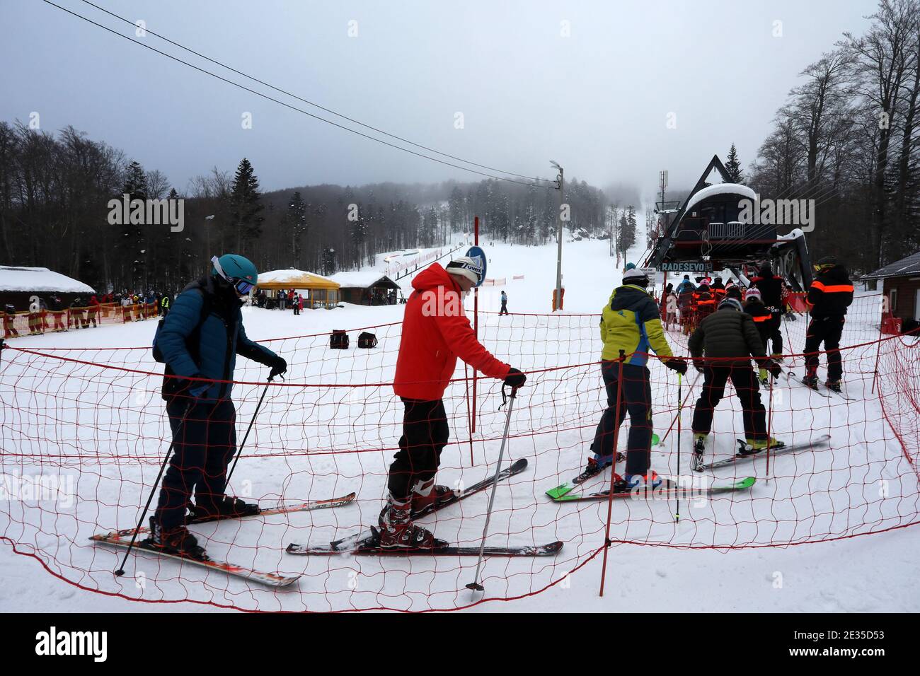 (210117) -- RIJEKA, Jan. 17, 2021 (Xinhua) -- Skiers wait in a queue at Platak ski resort near Rijeka, Croatia, Jan. 16, 2021. (Goran Kovacic/Pixsell via Xinhua) Stock Photo