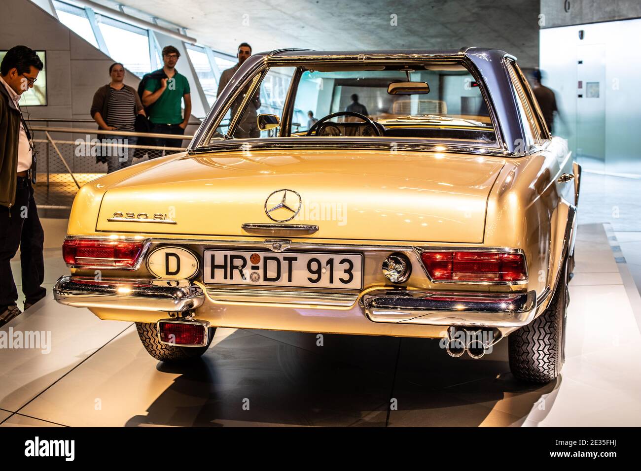 Car crumple zones hi-res stock photography and images - Alamy