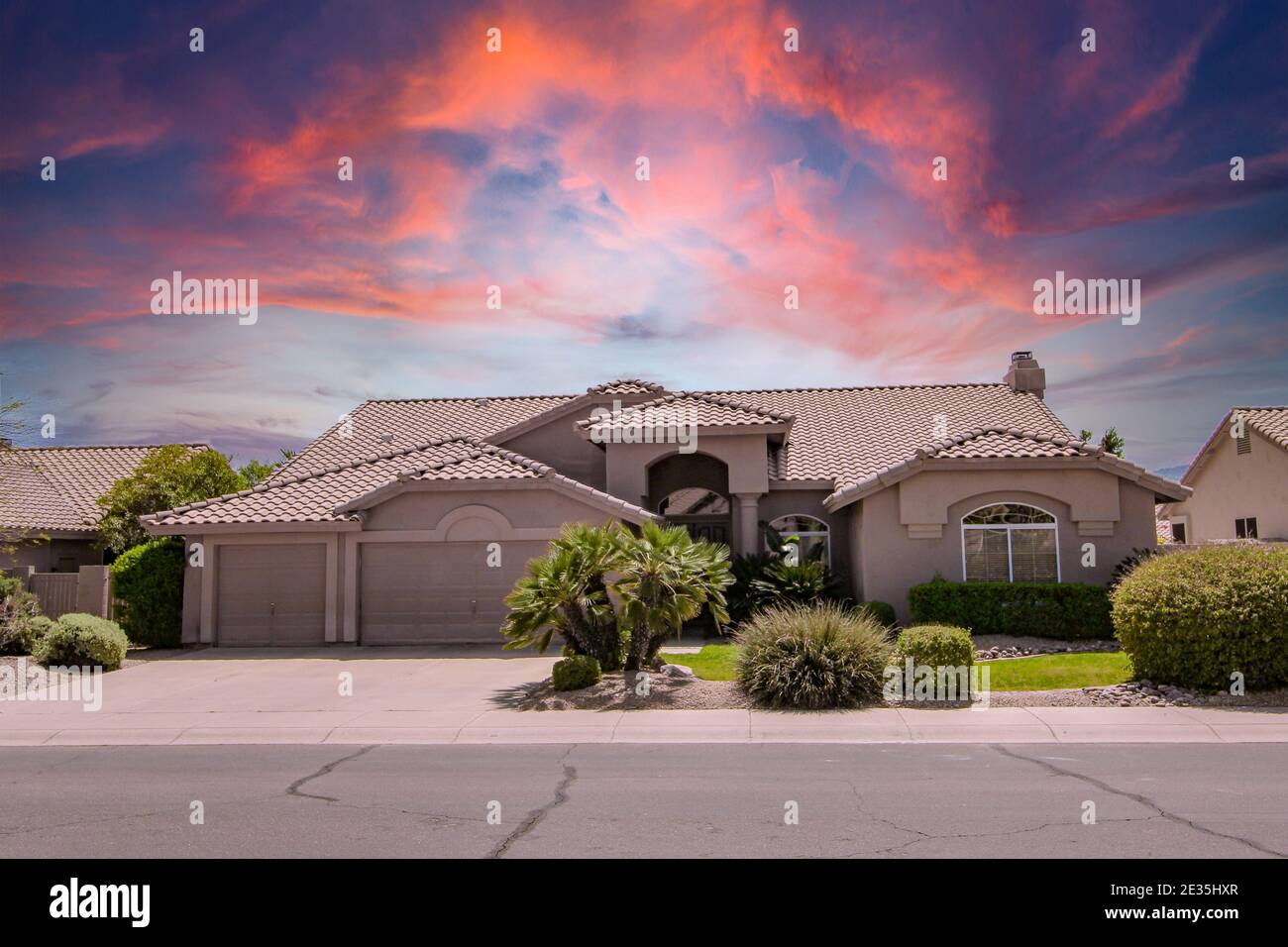 Adobe house desert arizona hi-res stock photography and images - Alamy