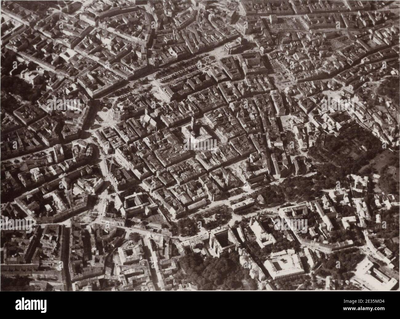 Lwów z lotu ptaka Stock Photo Alamy