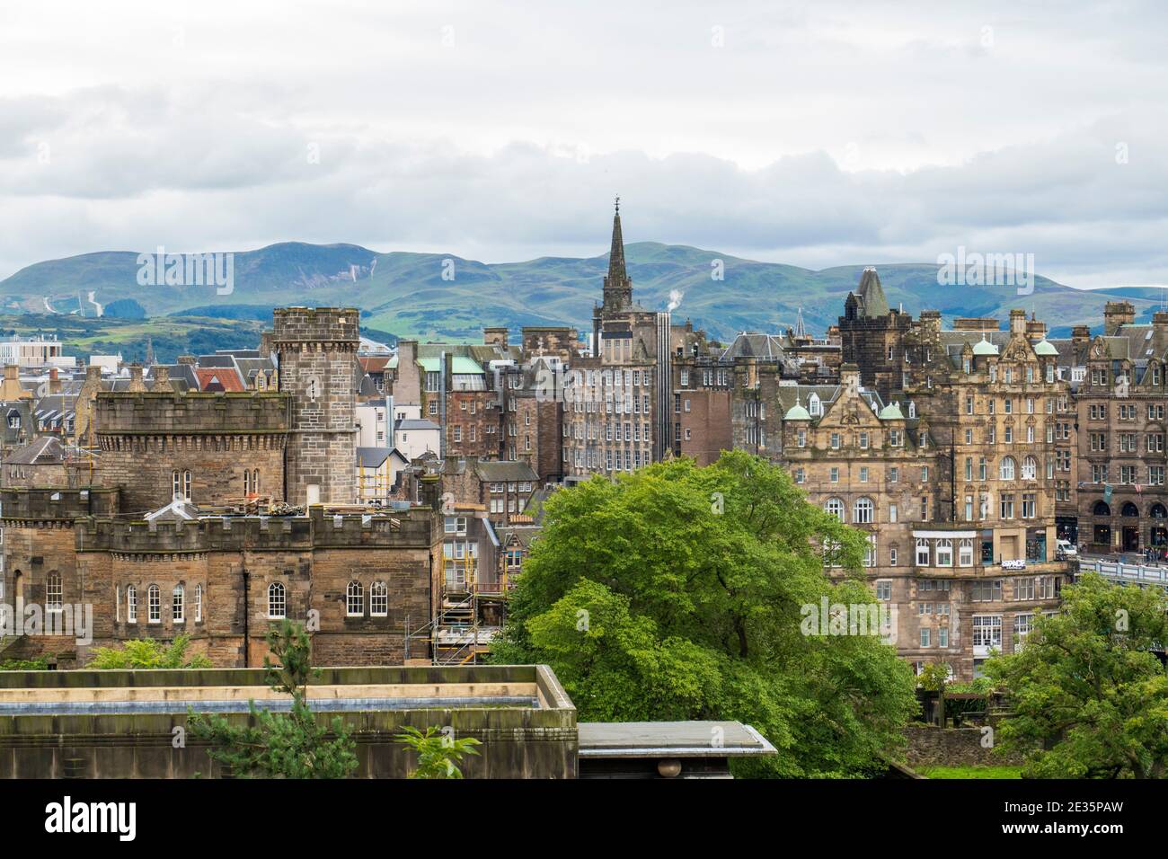 Blick über die Altstadt von Edinburgh vom Calton Hill aus Stock Photo