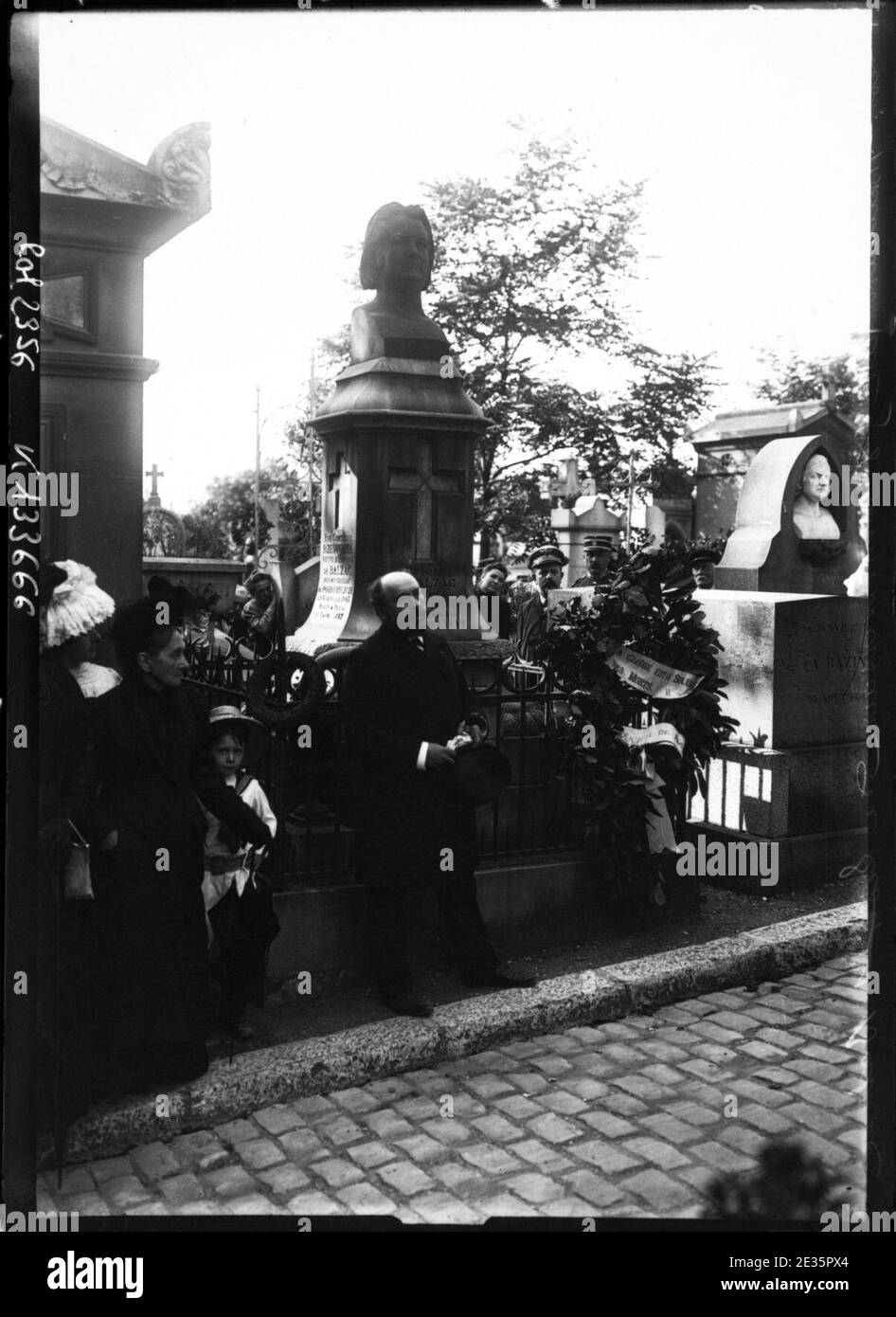 M L B De Royaumont Lit Un Discours Au 58e Anniversaire De La Mort De Balzac Btv1b F1 Stock Photo Alamy M L B De Royaumont Lit Un Discours Au 58e Anniversaire De La Mort De Balzac Btv1b F1 Stock Photo Alamy