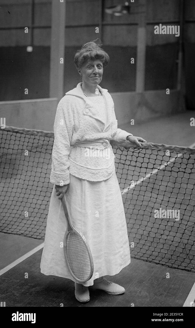 Madame (Marie) Danet (joueuse de tennis évoluant sur le court de la rue de  Saussure Stock Photo - Alamy