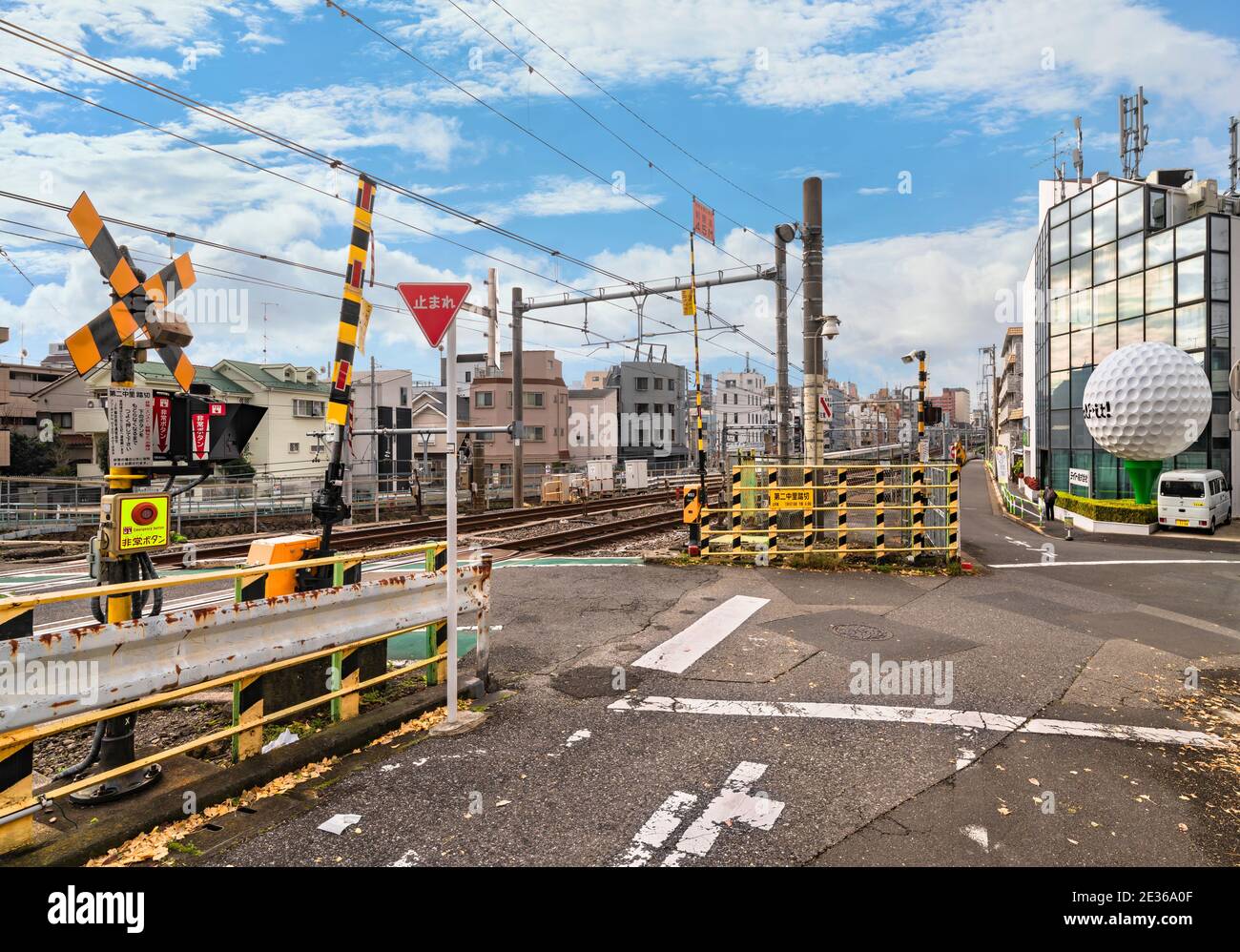 Tokyo Japan December 06 The Last And Unique Level Crossing Of The Yamanote Line Called Nakazato Railroad Crossing Ii Which Will Be Destroyed Stock Photo Alamy Tokyo Japan December 06 The Last And Unique Level Crossing Of The Yamanote Line Called Nakazato Railroad Crossing Ii Which Will Be Destroyed Stock Photo Alamy