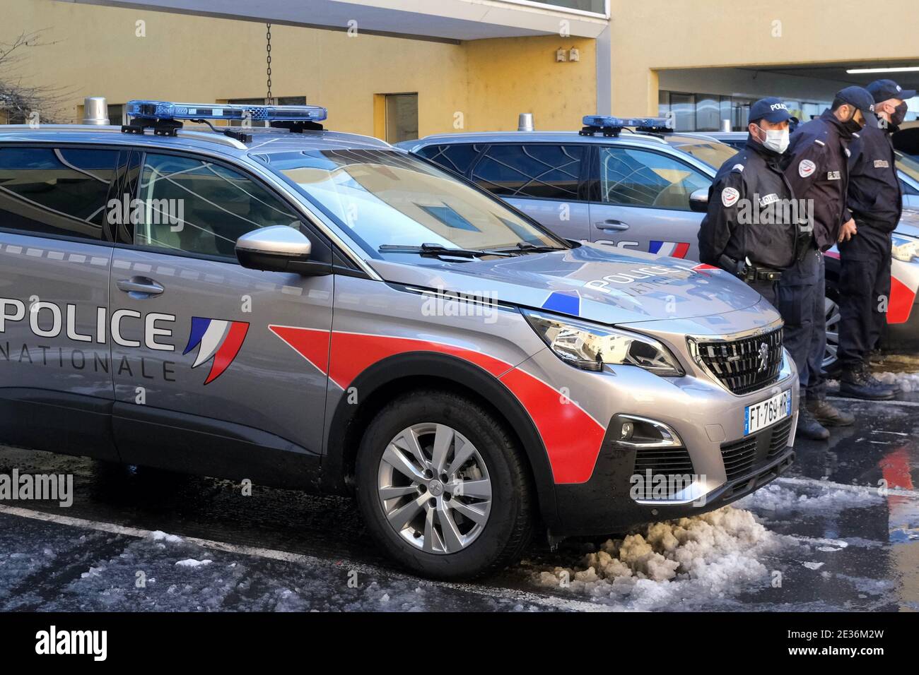 Gérald Darmanin équipe la Police nationale de Peugeot 5008