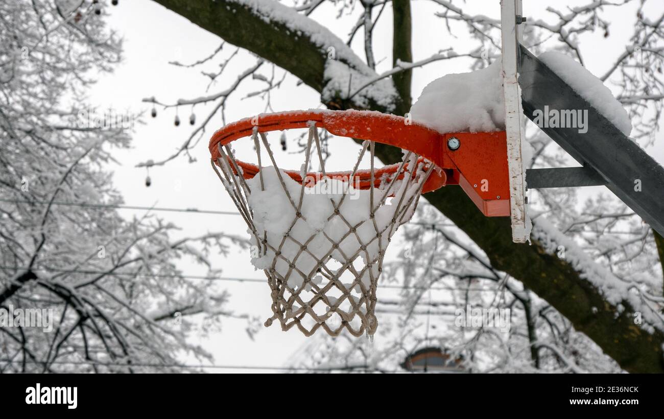Basketball hoop in winter conditions Stock Photo Alamy