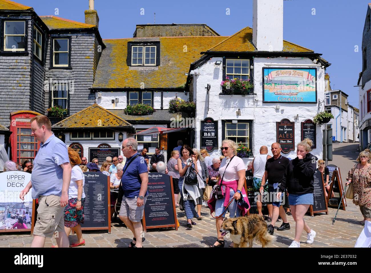 Holiday makers outside the Traditional Cornish Pub, The Sloop Inn at St Ives in Cornwall, UK. Stock Photo