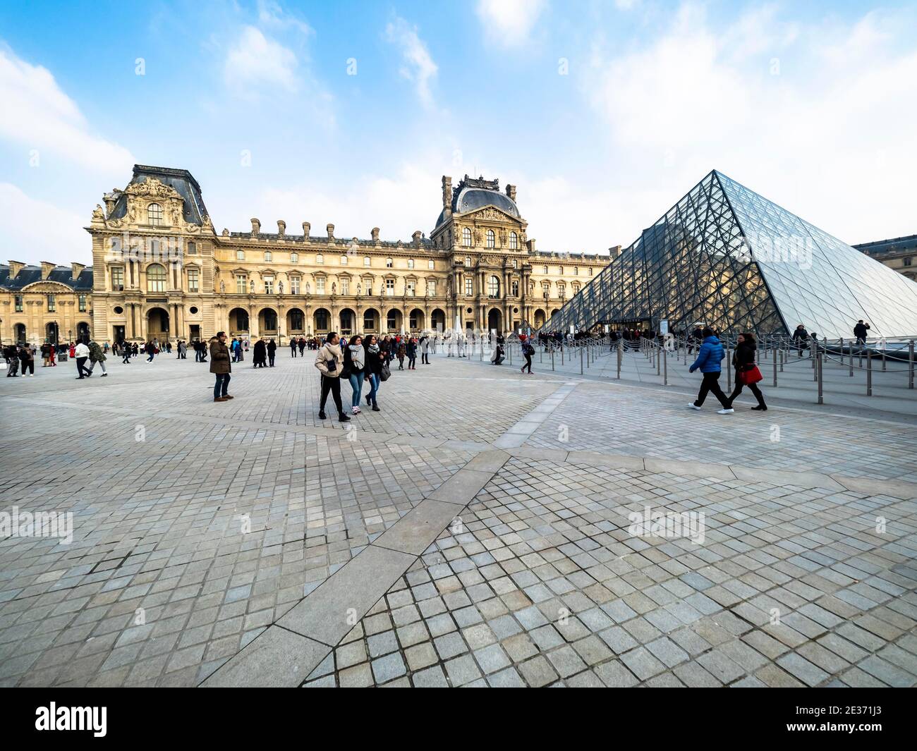 Exterior view Museum (Musee) du Louvre, Museum, Paris, Ile de France, France Stock Photo