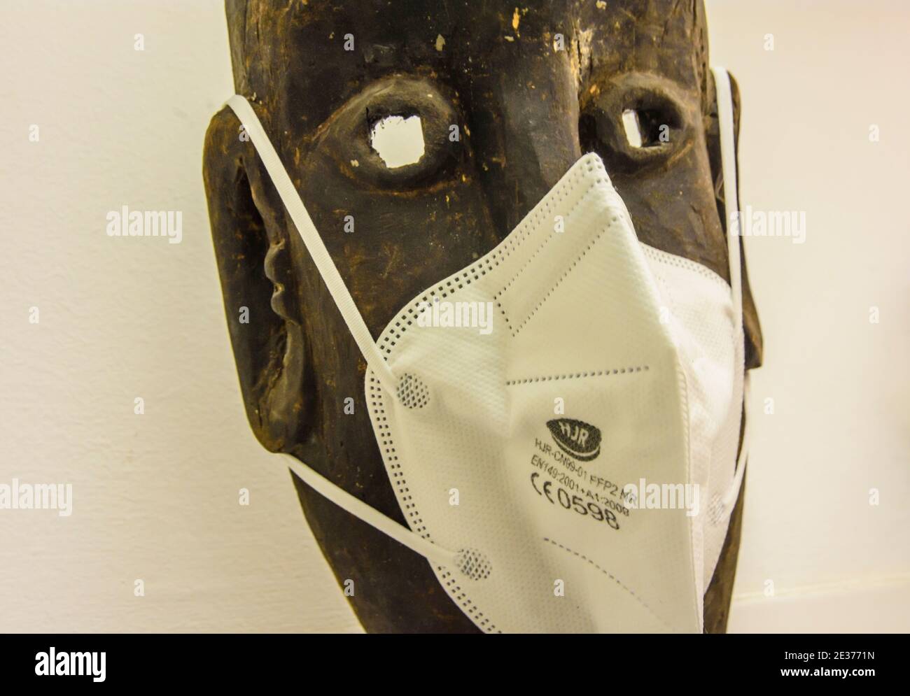 FFP 2 (FFP2) mask (mouth and nose protection) on wooden face mask of the  Dayak people from the island of Borneo in , , Austria Stock Photo - Alamy