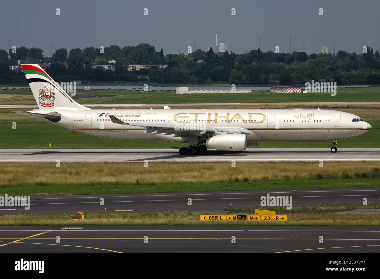 Etihad airbus a330 200 hi-res stock photography and images