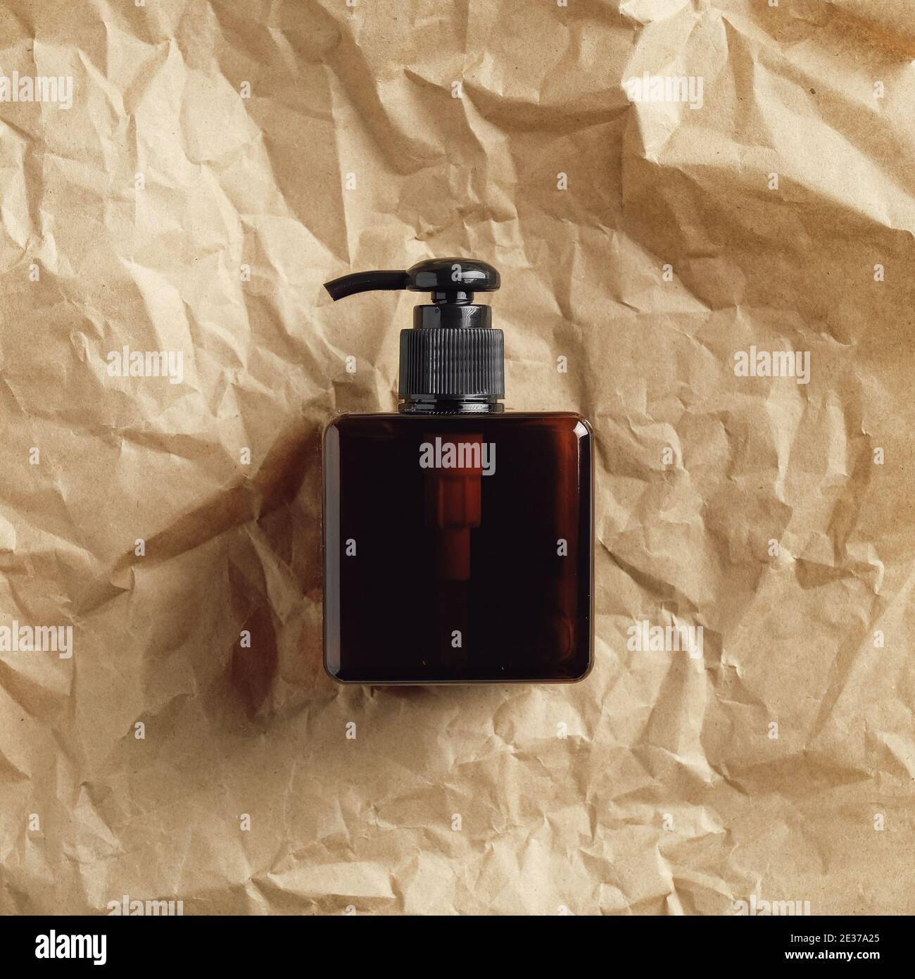 https://c8.alamy.com/comp/2E37A25/amber-glass-dispenser-bottle-mockup-on-kraft-paper-container-for-organic-shampoo-or-soap-liquid-beauty-product-packaging-design-flat-lay-top-view-2E37A25.jpg