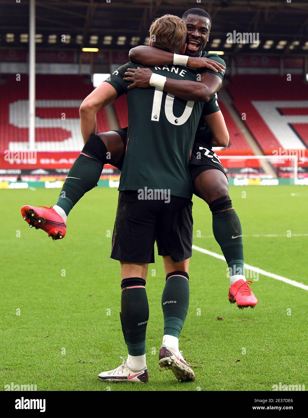 Tottenham Hotspur's Harry Kane celebrates scoring his side's second goal of the game with Serge Aurier during the Premier League match at Bramall Lane, Sheffield. Stock Photo