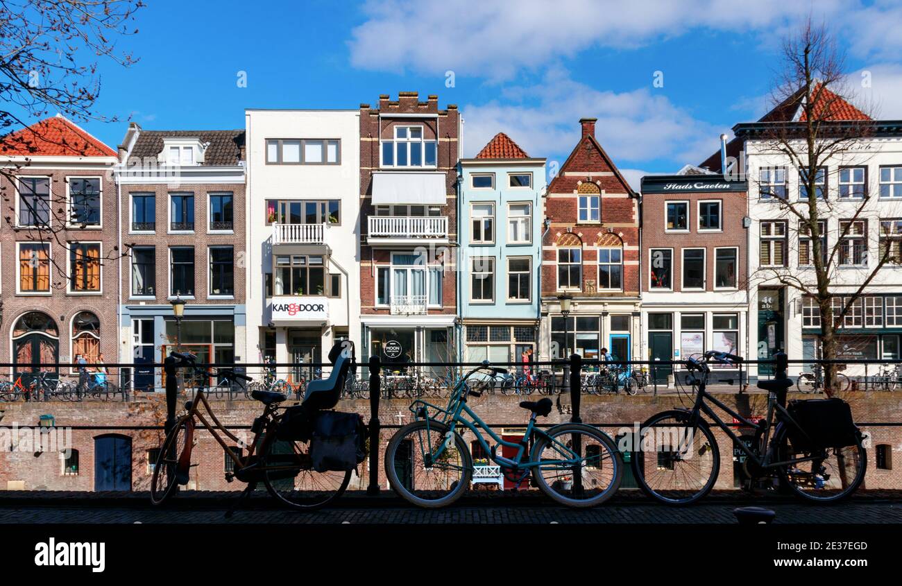 Utrecht city centre, The Netherlands. Frontal view of house, shops and wharfs at the Oudegracht. Stock Photo