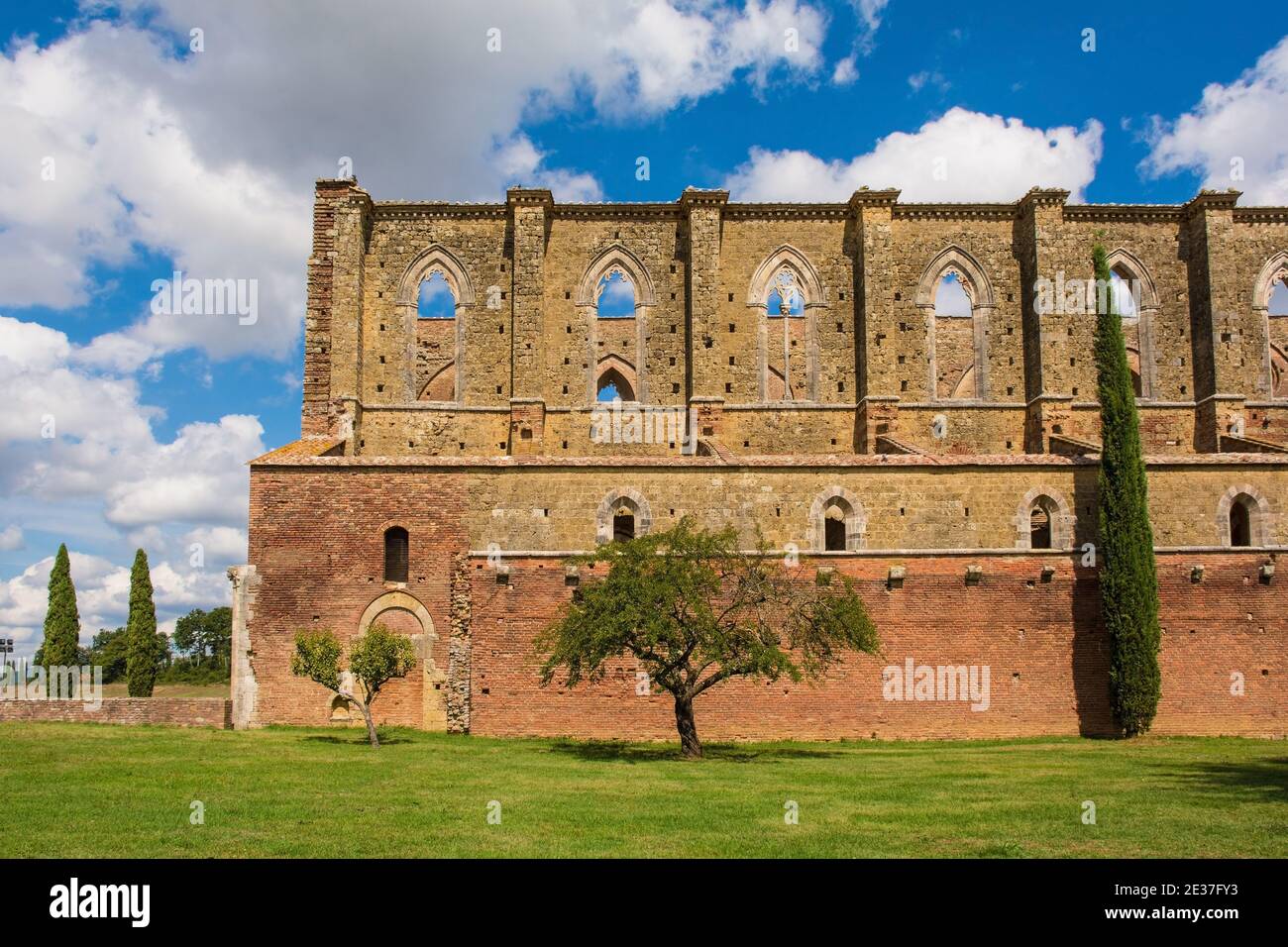 Chiusdino, Italy - 7th September 2020. A side view of the roofless San Galgano Abbey in Siena Province, Tuscany, showing lancet or pointed arch window Stock Photo