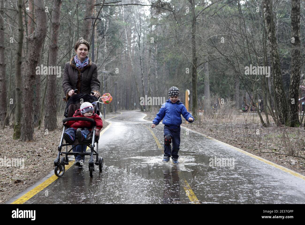 Woman walking in rain baby hi-res stock photography and images - Alamy