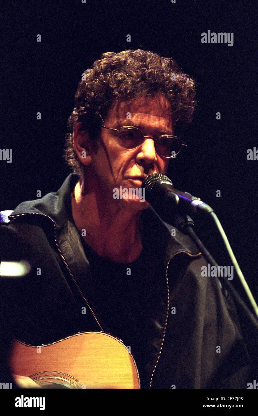 Lou Reed 1996 Lou reed performing hi-res stock photography and images - Alamy