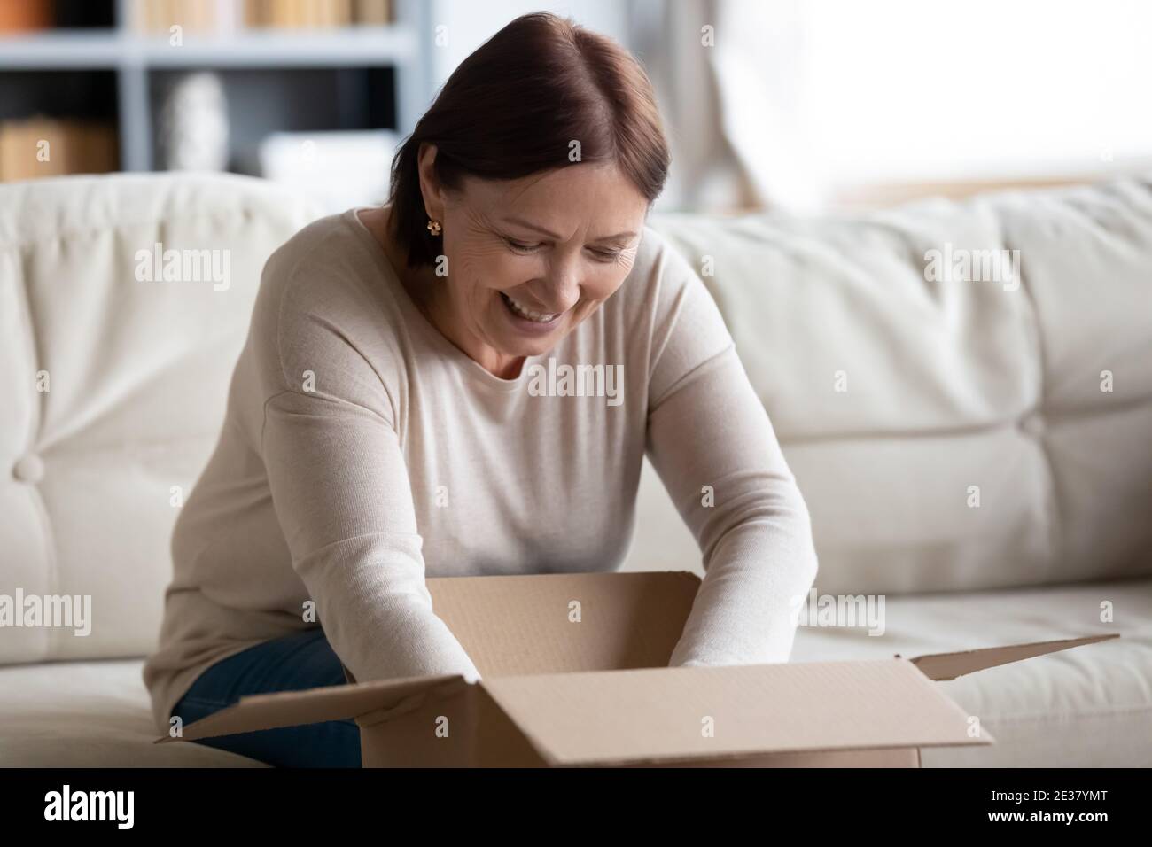 Mature woman home sale hi-res stock photography and images - Alamy