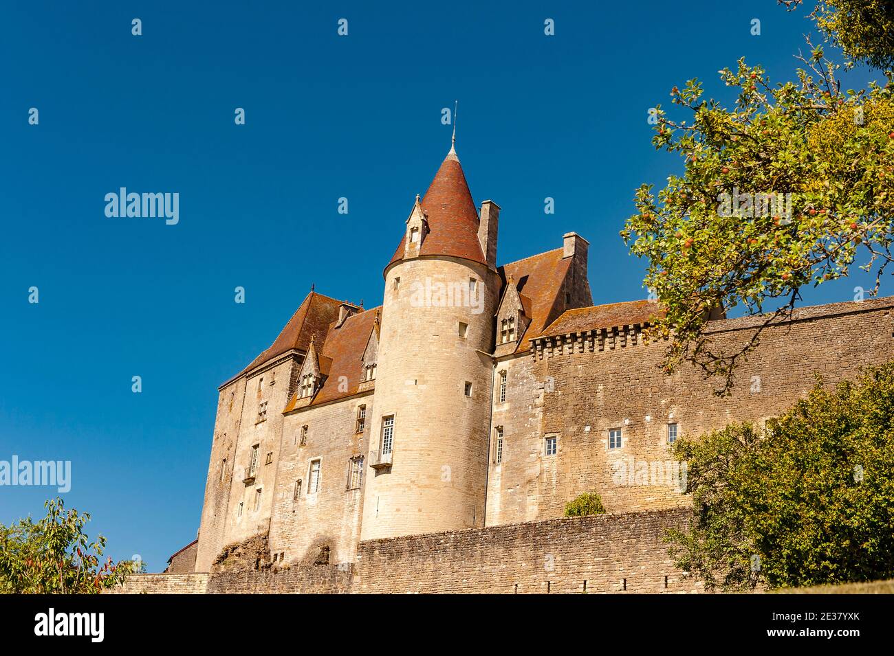 Das Burgschloss von Châteauneuf-en-Auxois. Foto: Hilke Maunder Stock Photo