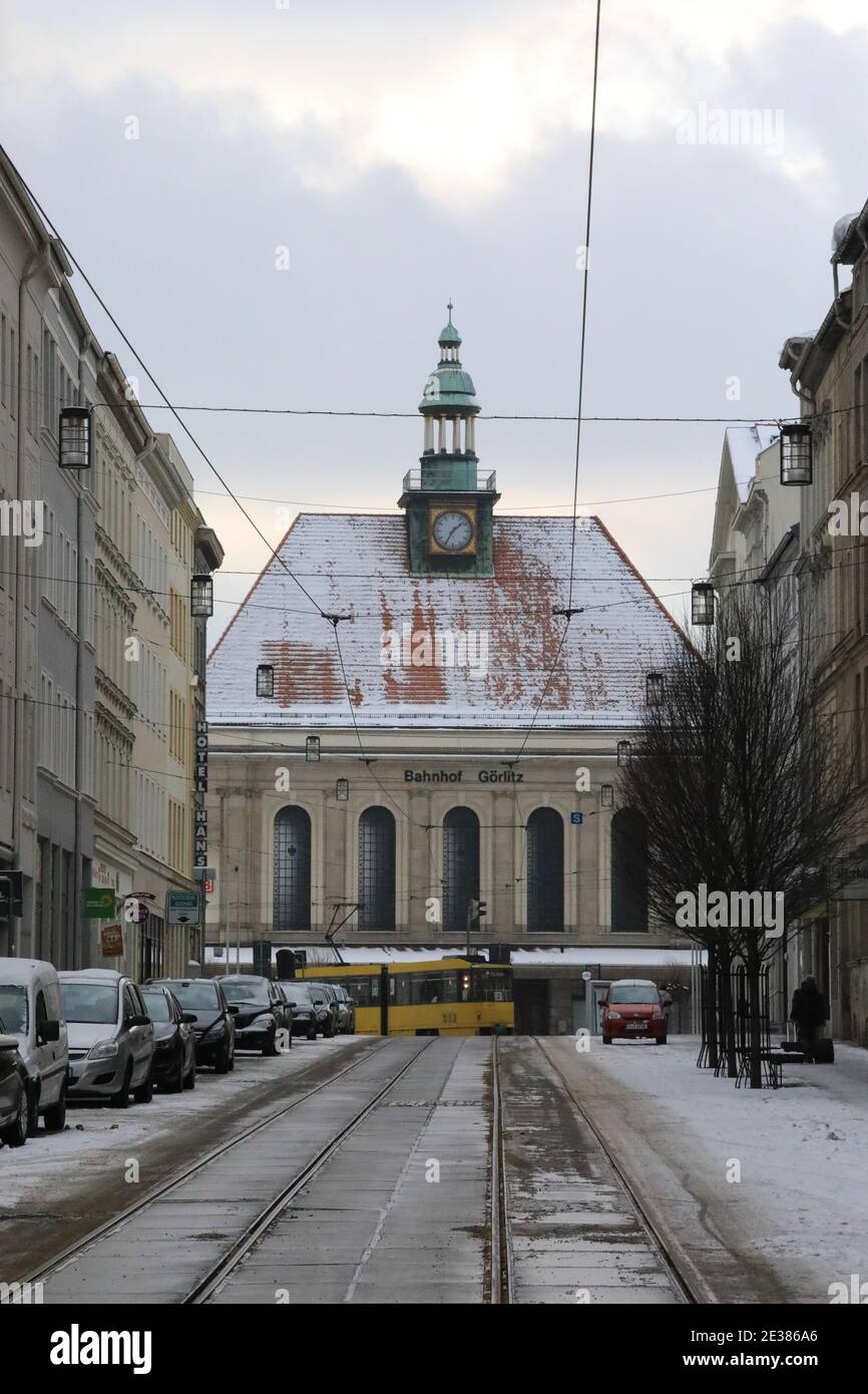 der Bahnhof in Görlitz von der Berliner Strasse aus gesehen Stock Photo