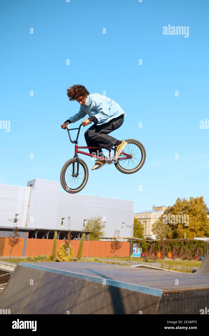 Bmx ramp trick hi-res stock photography and images - Alamy