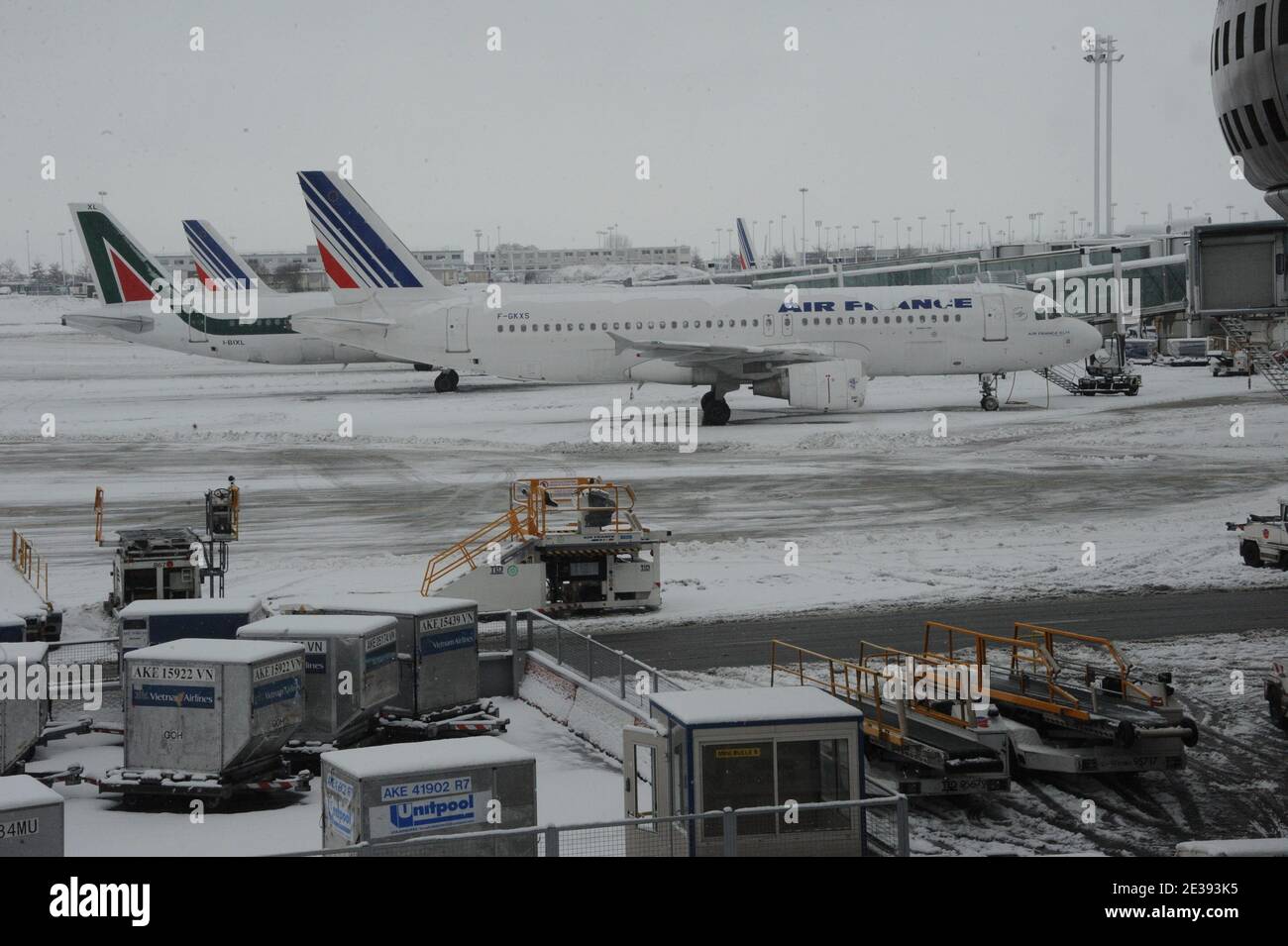 Artistic Paris Airports Ordered To Cut Sunday Flights As Heavy Snow Forecast Landscape Illustration Artistic Paris Airports Ordered To Cut Sunday Flights As Heavy Snow Forecast Landscape Illustration