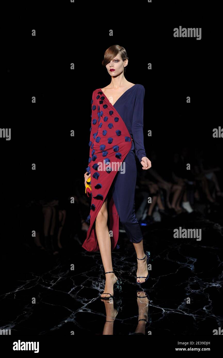 Fashion Show - Louis Vuitton: Spring 2011 Ready-to-Wear 