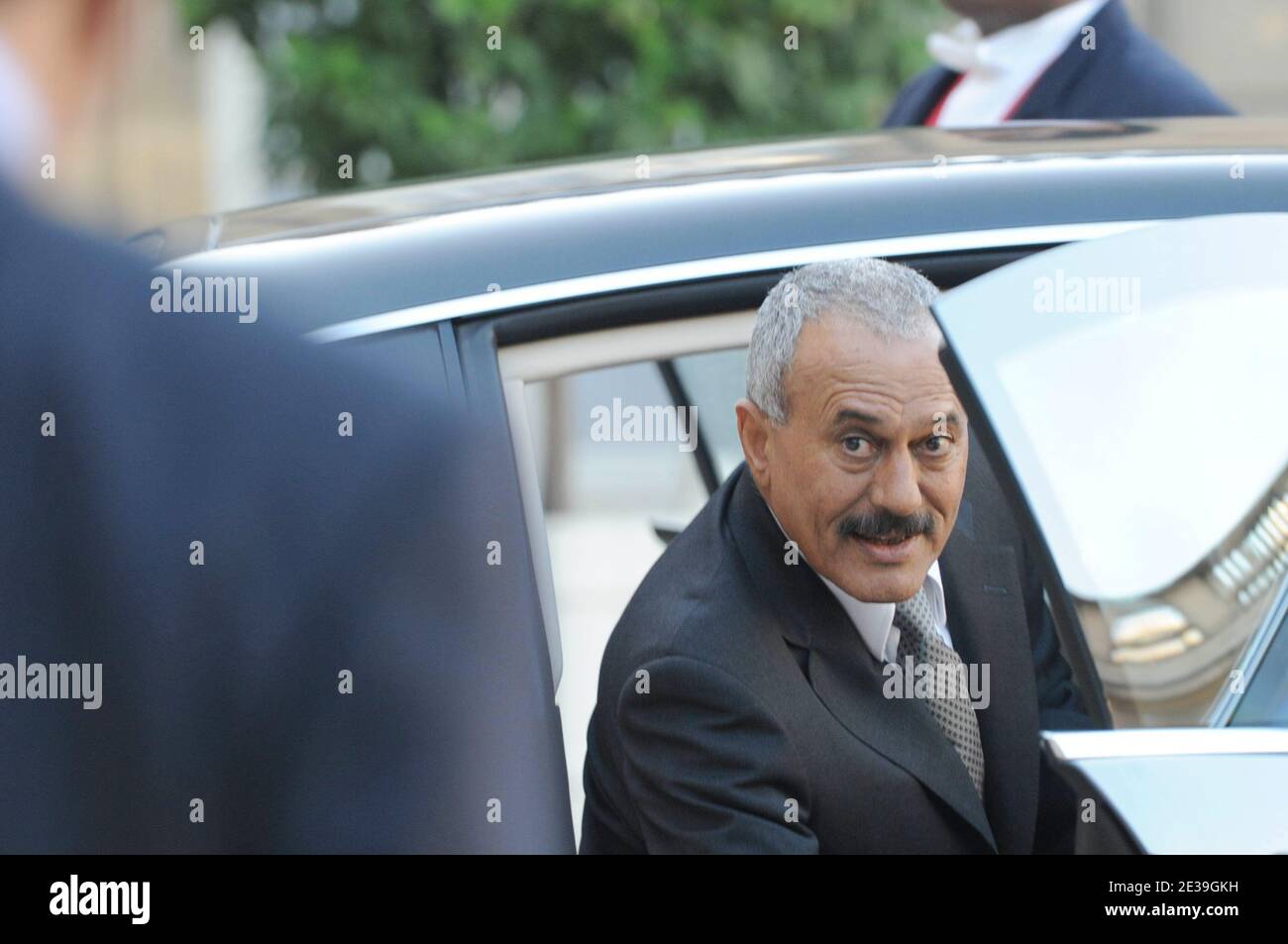 Yemen President, Ali Abdullah Saleh leaves Elysee Palace after a meeting in Paris, France on October 12, 2010. Photo by Ammar Abd Rabbo/ABACAPRESS.COM Stock Photo