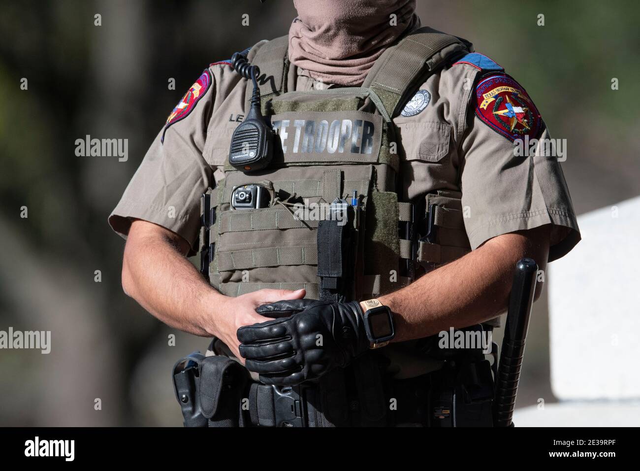 Austin, TX USA Jan. 17th, 2021: Texas Dept. of Public Safety trooper wearing a bulletproof vest stands guard on the Texas Capitol grounds as armed Texas militia members gathered at the Capitol in a show of force ahead of the inauguration of President Joe Biden on Wednesday. Most militia members argued in favor of their right under the 2nd Amendment to carry guns, not necessarily in support of outgoing president Donald Trump. Credit: Bob Daemmrich/Alamy Live News Stock Photo