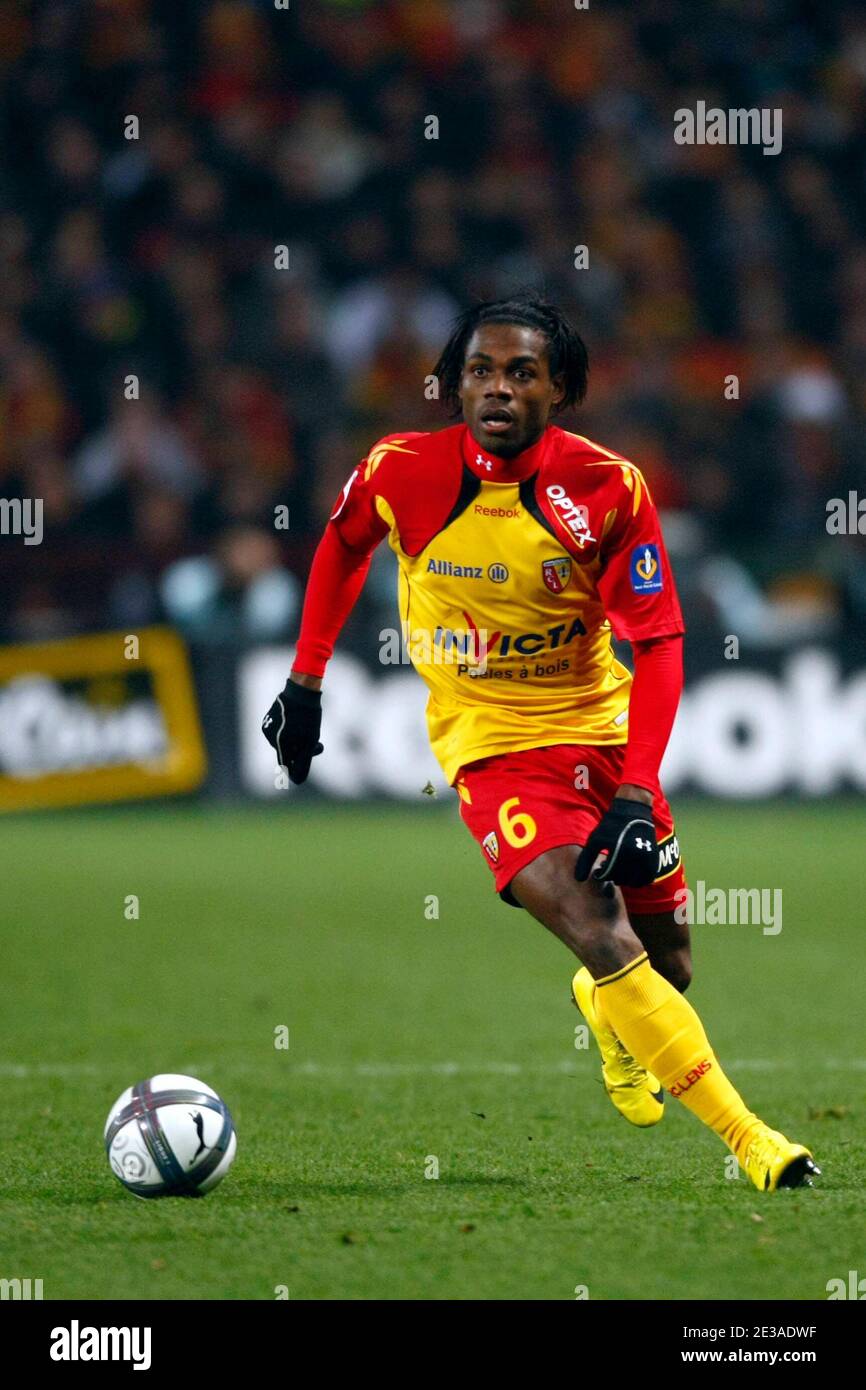 Lens' Henri Bedimo during the French First League soccer match, RC Lenc vs Olympique Lyonnais at Bollaert Stadium in Lens, northern France on November 21, 2010. Lyon won 3-1. Photo by SYlvain Lefevre/ABACAPRESS.COM Stock Photo