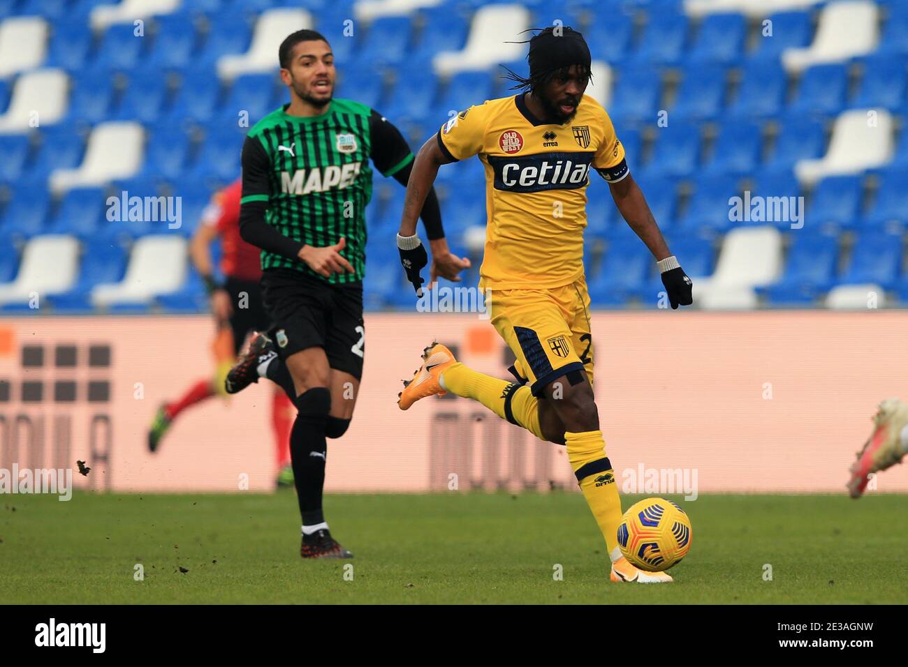 Reggio Emilia, Italy. 17th Jan, 2021. Gervinho (Parma) in action during the Serie A Tim match between US Sassuolo and Parma Calcio 1913 FC at Mapei Stadium Città del Tricolore on January, 17 2021 in Reggio Emilia, Italy. (Photo by Giuseppe Fama/Pacific Press) Credit: Pacific Press Media Production Corp./Alamy Live News Stock Photo