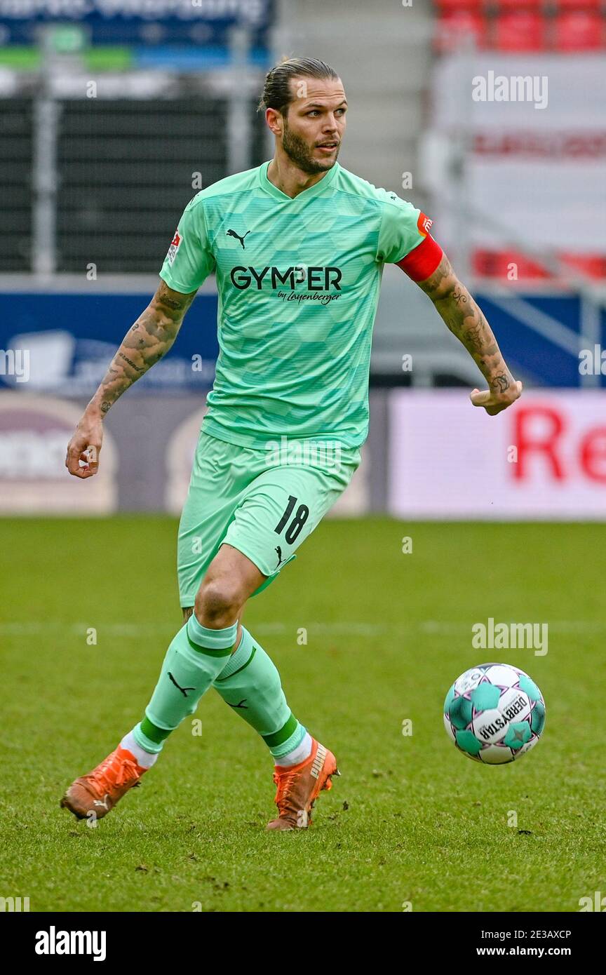 Regensburg, Germany. 17th Jan, 2021. Football: 2. Bundesliga, Jahn Regensburg - SV Sandhausen, Matchday 16. Dennis Diekmeier of Sandhausen on the ball. Credit: Armin Weigel/dpa - IMPORTANT NOTE: In accordance with the regulations of the DFL Deutsche Fußball Liga and/or the DFB Deutscher Fußball-Bund, it is prohibited to use or have used photographs taken in the stadium and/or of the match in the form of sequence pictures and/or video-like photo series./dpa/Alamy Live News Stock Photo