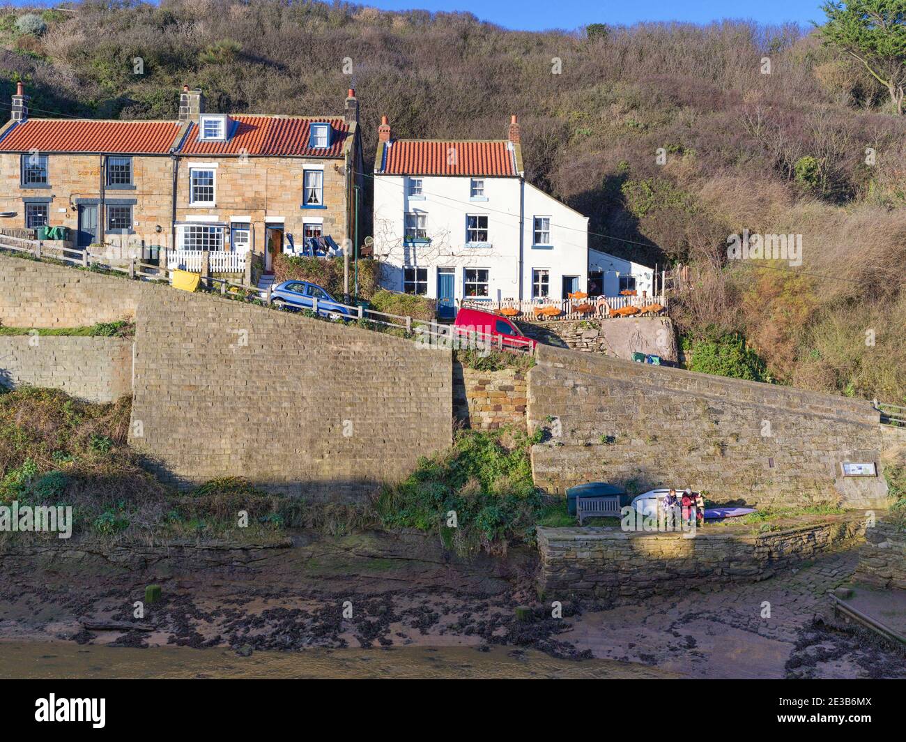 cottages-on-the-steeply-sloping-north-bank-viewed-from-over-the-tidal