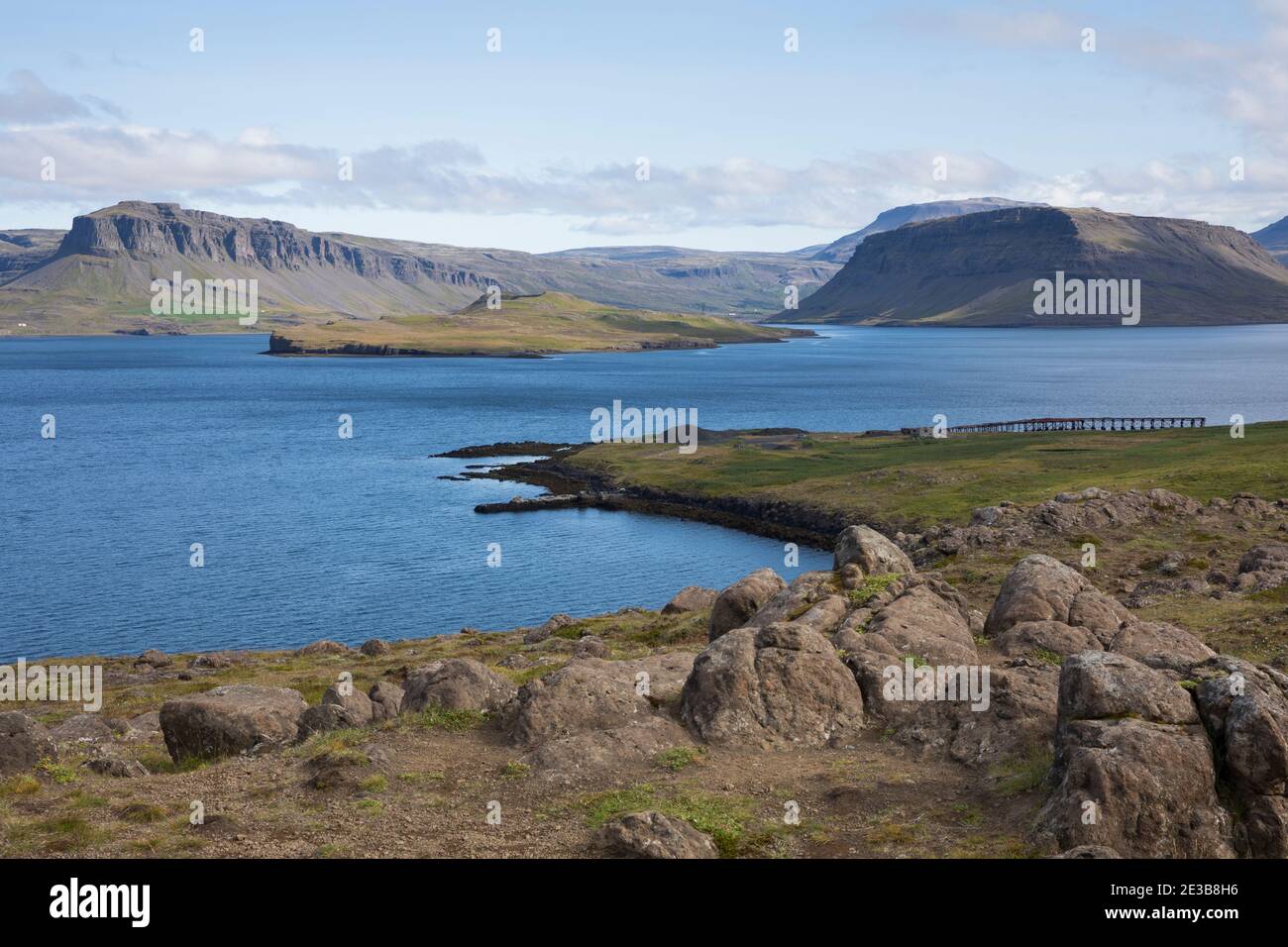 Hvalfjörður, Hvalfjördur, (isl. für Walfjord) ist ein Fjord im Westen Islands zwischen Kjalarnes und Akranes, Island, Iceland Stock Photo