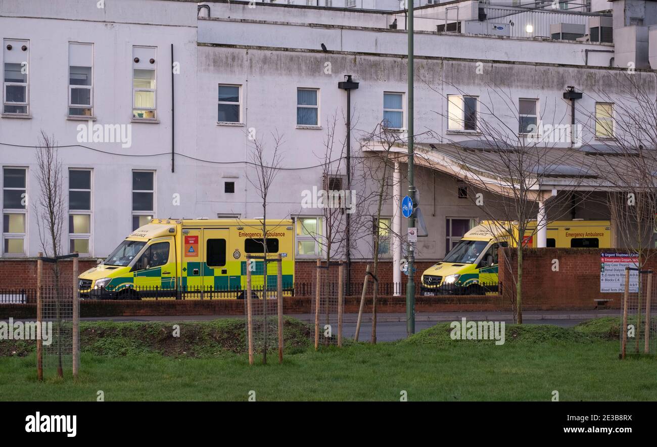Sutton, Surrey, UK. 18 January 2021. Early morning at St Helier Hospital, a major NHS hospital in south London treating Covid patients. The NHS is due to send letters out this week to over 70s offering first Coronavirus vaccinations. Credit: Malcolm Park/Alamy Live News. Stock Photo