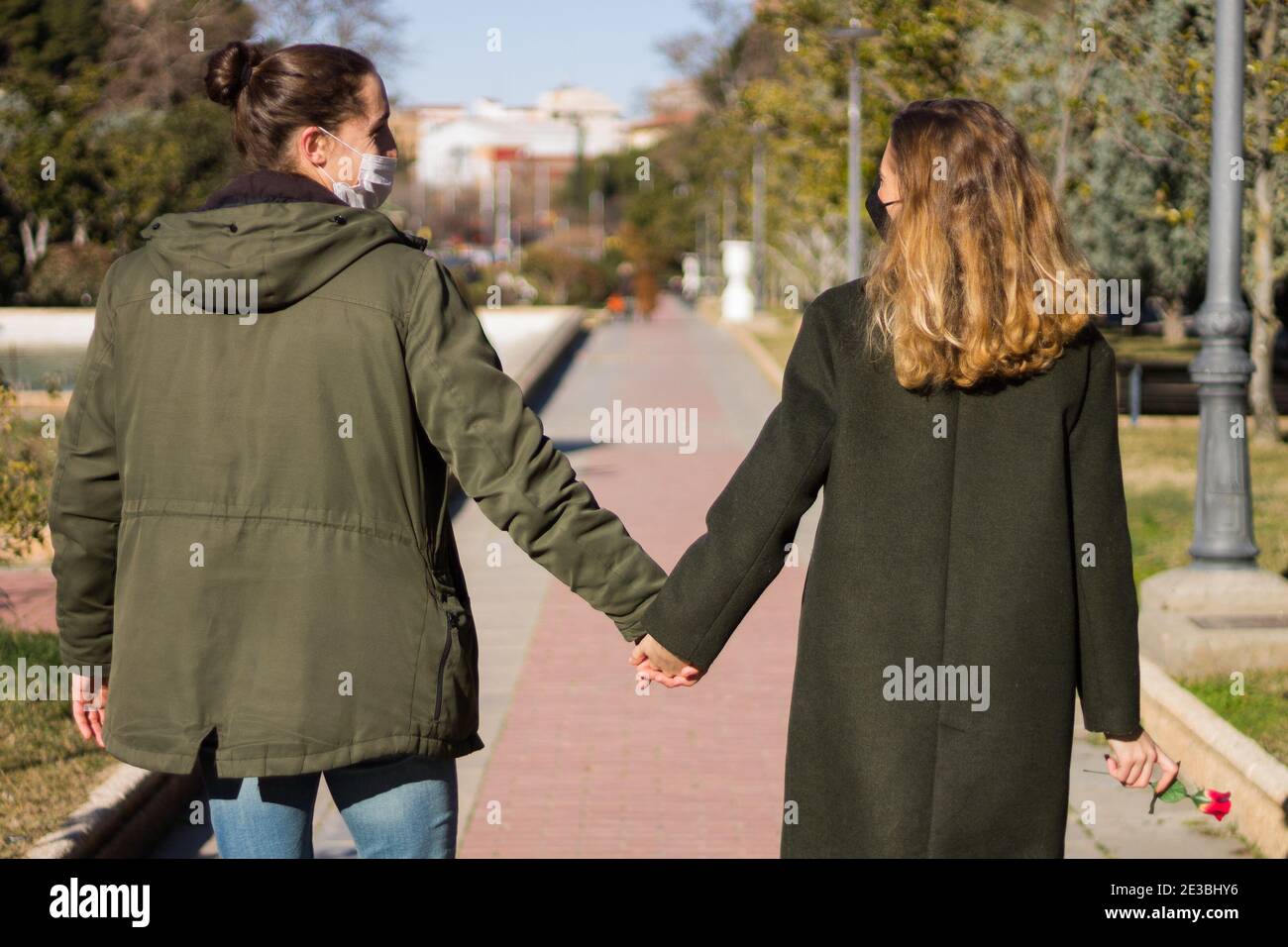 Couples walking in park hi-res stock photography and images - Alamy