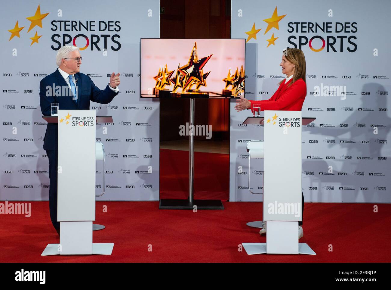 Berlin, Germany. 18th Jan, 2021. Federal President Frank-Walter Steinmeier (l) and presenter Katrin Müller-Hohenstein stand at the 2020 'Stars of Sport' gold award ceremony. The award ceremony will largely take place digitally. The representatives of the nominated clubs will be connected via video transmission. Credit: Bernd von Jutrczenka/dpa/Alamy Live News Stock Photo