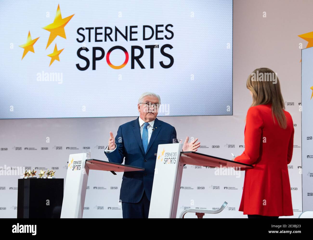 Berlin, Germany. 18th Jan, 2021. Federal President Frank-Walter Steinmeier (l) and presenter Katrin Müller-Hohenstein stand at the 2020 'Stars of Sport' gold award ceremony. The award ceremony will largely take place digitally. The representatives of the nominated clubs will be connected via video transmission. Credit: Bernd von Jutrczenka/dpa/Alamy Live News Stock Photo