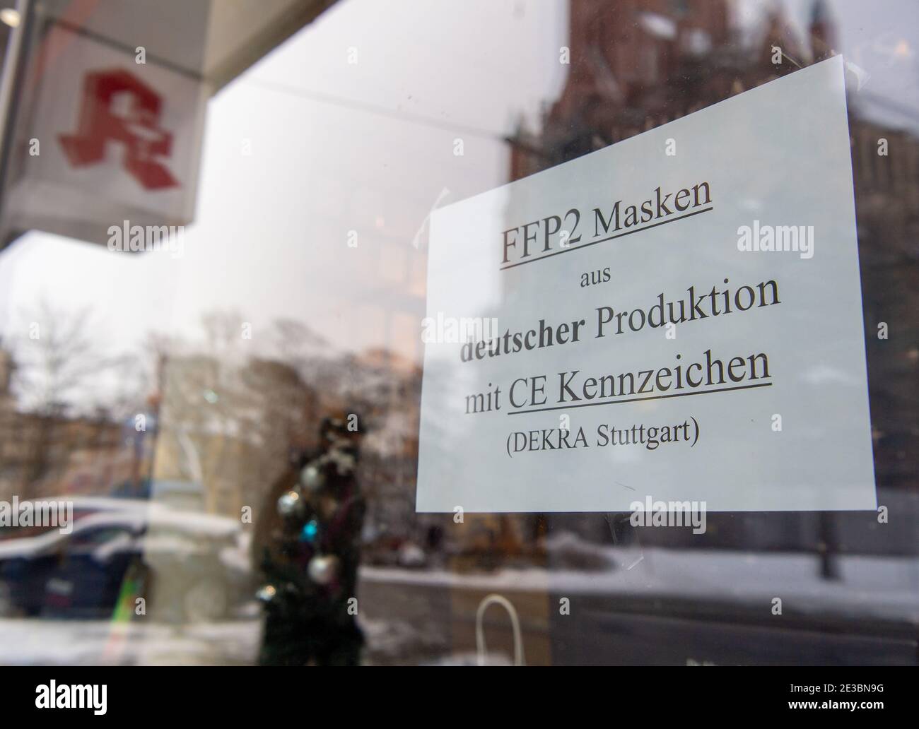 Munich, Germany. 18th Jan, 2021. A sign with the inscription 'FFP2 masks of German production with CE mark (DEKRA Stuttgart)' is stuck in the shop window of a pharmacy in the city centre. Credit: Peter Kneffel/dpa/Alamy Live News Stock Photo