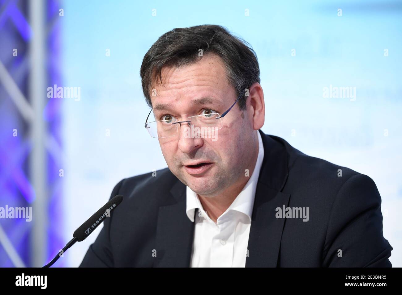 Vienna, Austria. 18th Jan, 2021. Press conference with FPÖ Education spokesman Hermann Brückl. The topics are the corona compulsory measures and the situation at schools. Credit: Franz Perc/Alamy Live News Stock Photo