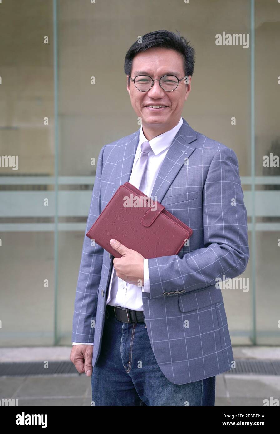 Asian male in a suit smiling hi-res stock photography and images - Alamy