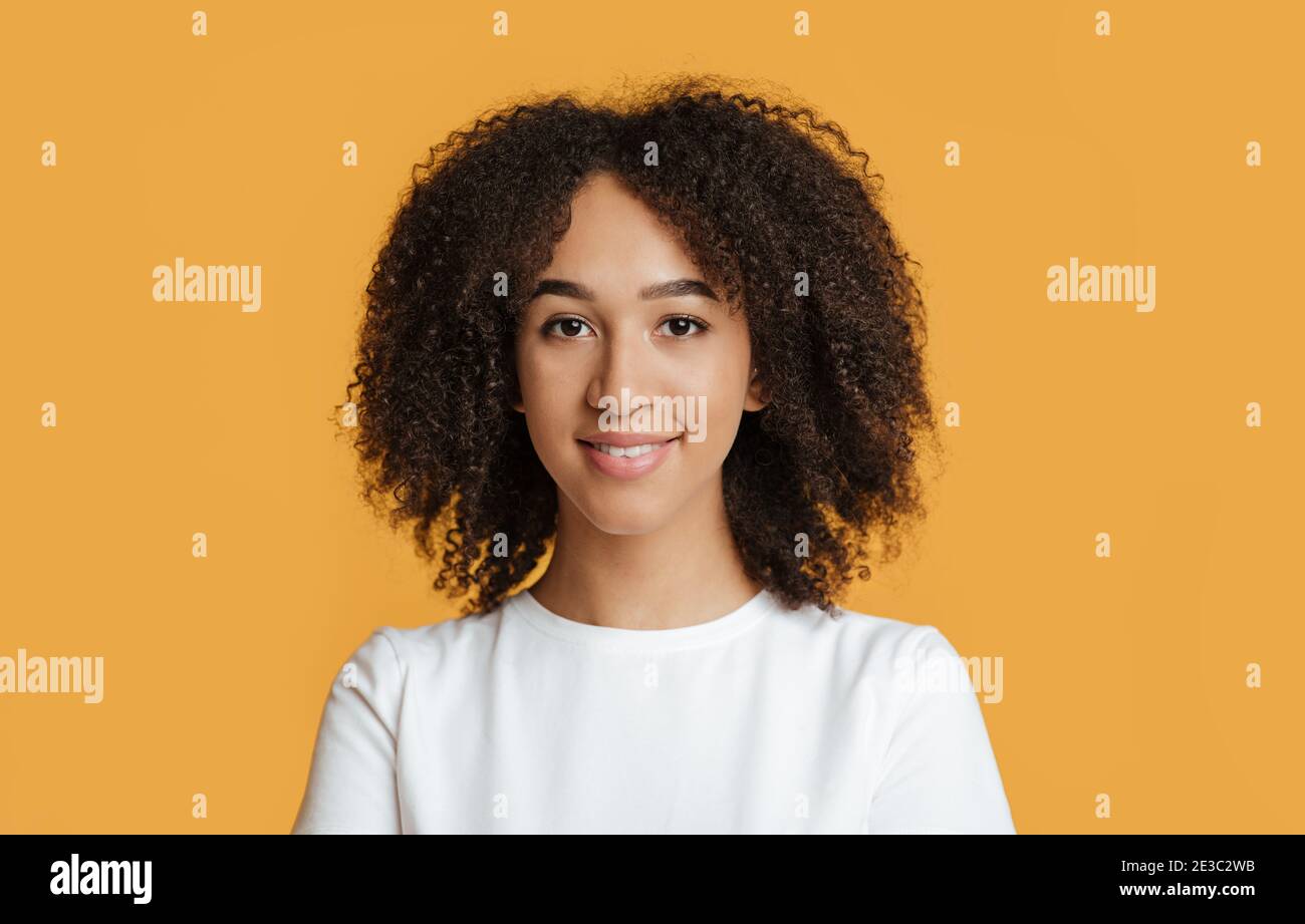 Beautiful cute smile of model. Portrait of smiling millennial african american female looking at camera Stock Photo