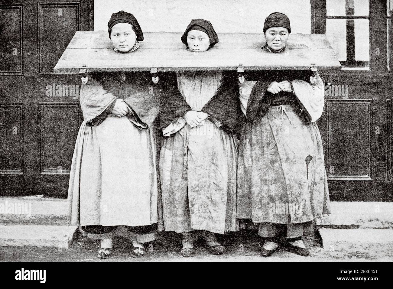 Old photograph of women prisoners in the Shanghai prison, China. Old XIX century illustration from La Ilustracion Española y Americana 1894 Stock Photo