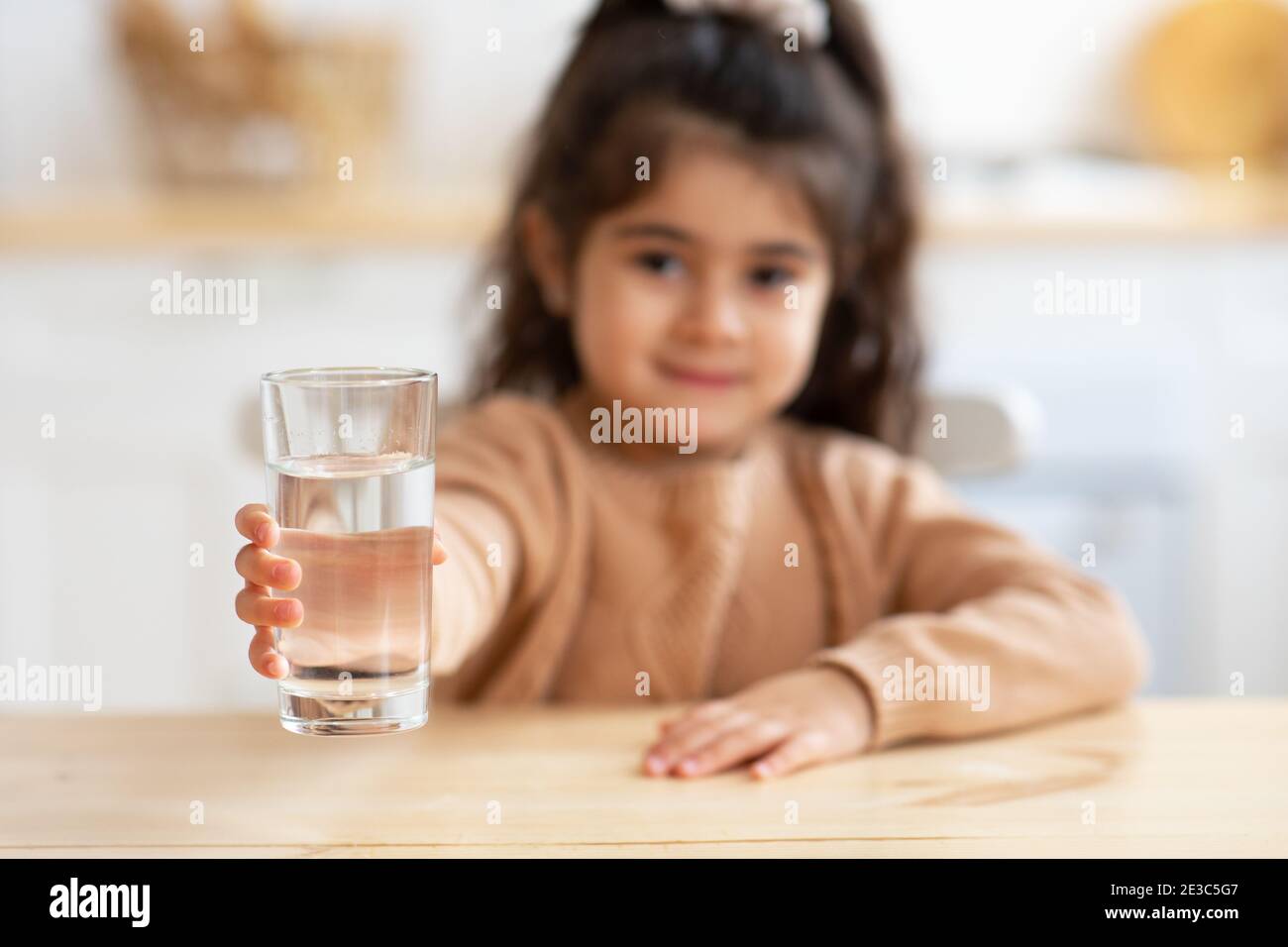 Thirsty. Cute teenager holding a bottle of water in the city smiling. Teen  girl, woman laughing happy about to drink water, posing touching hair city  Stock Photo - Alamy