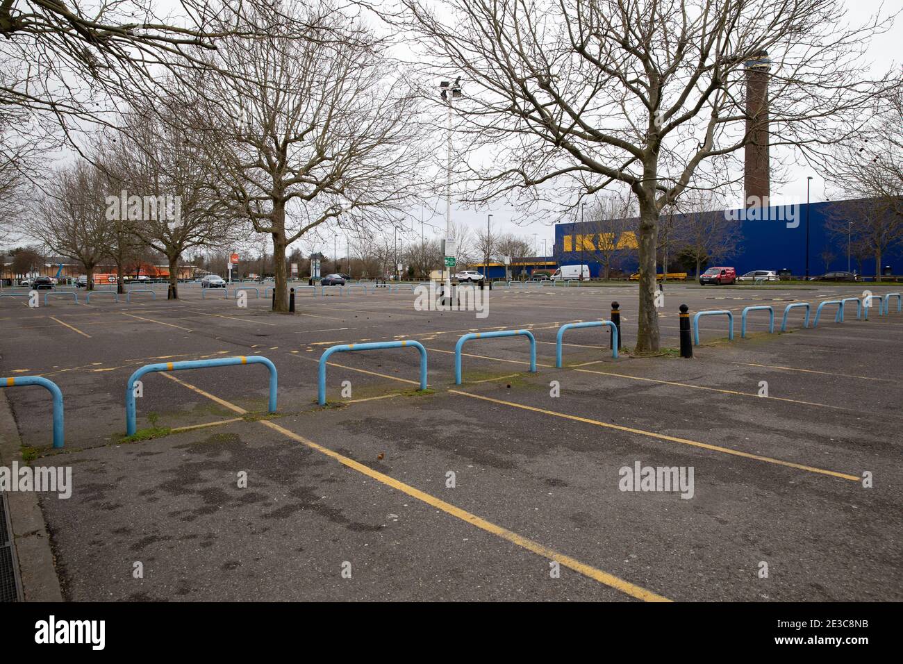 Croydon,Surrey,UK,18th January 2021,Valley Park Retail Centre, Croydon, is unusually deserted as people stay at home during the third Government lockdown. The shops are allowing click and collect but only Dunelm had two people waiting outside.Credit: Keith Larby/Alamy Live News Stock Photo