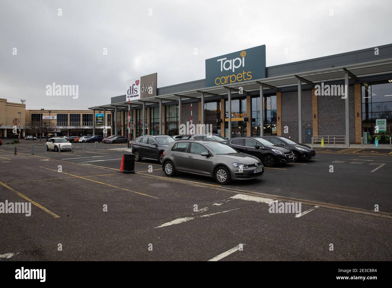 Croydon,Surrey,UK,18th January 2021,Valley Park Retail Centre, Croydon, is unusually deserted as people stay at home during the third Government lockdown. The shops are allowing click and collect but only Dunelm had two people waiting outside.Credit: Keith Larby/Alamy Live News Stock Photo