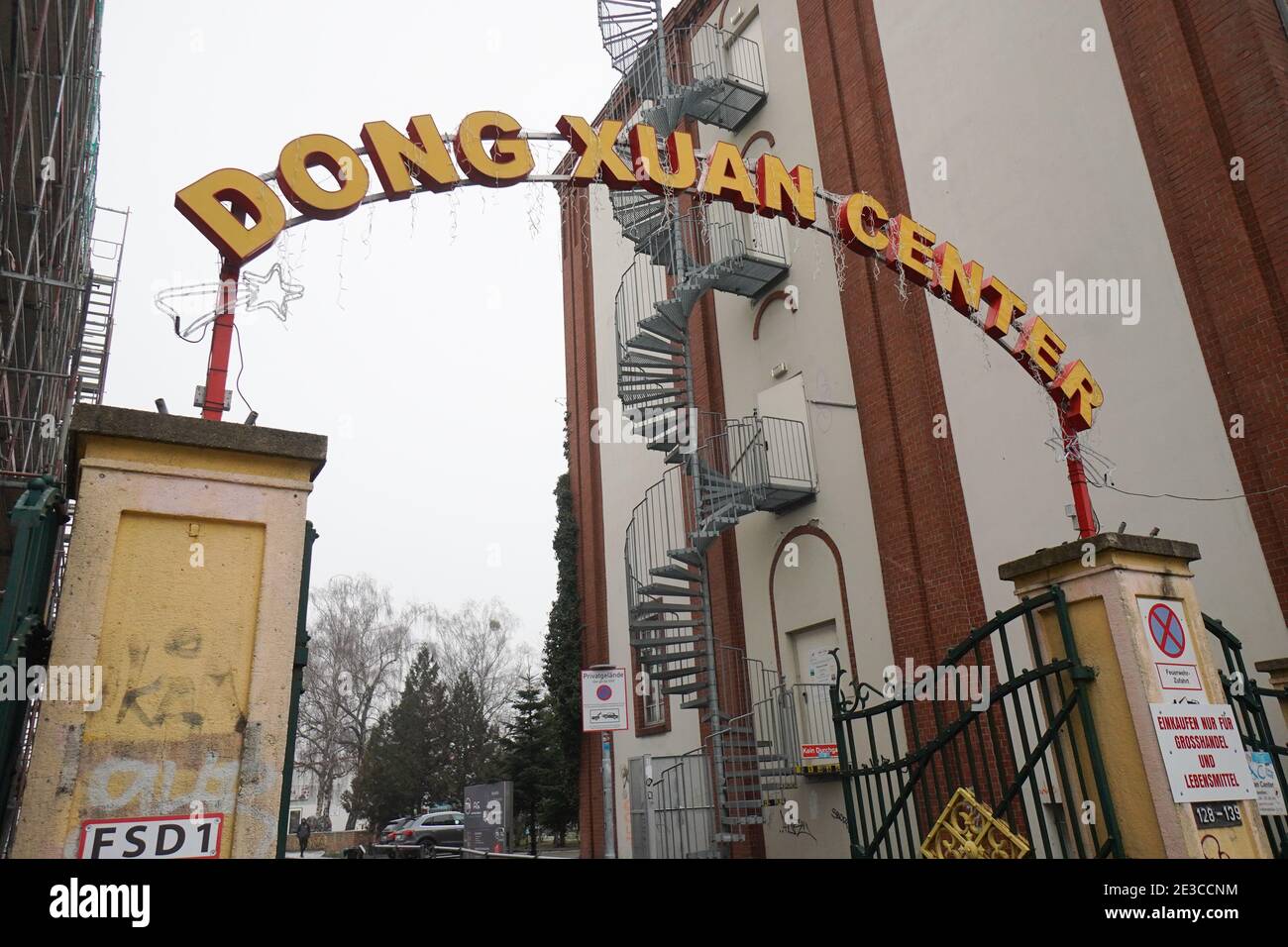 Berlin, Germany. 18th Jan, 2021. View of the entrance gate to the Dong Xuan Center. The Dong Xuan Center, which is considered Germany's largest Asian market, is said to play a role in the smuggling business. (To dpa 'BKA: Berlin 'hub' of Vietnamese human traffickers') Credit: Jörg Carstensen/dpa/Alamy Live News Stock Photo