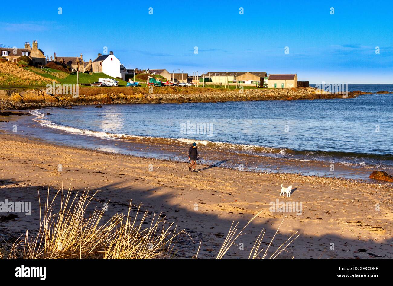 PORTSOY ABERDEENSHIRE SCOTLAND THE SEA AND SANDY BEACH LOOKING TOWARDS PORTSOY ABERDEENSHIRE SCOTLAND THE SEA AND SANDY BEACH LOOKING TOWARDS
