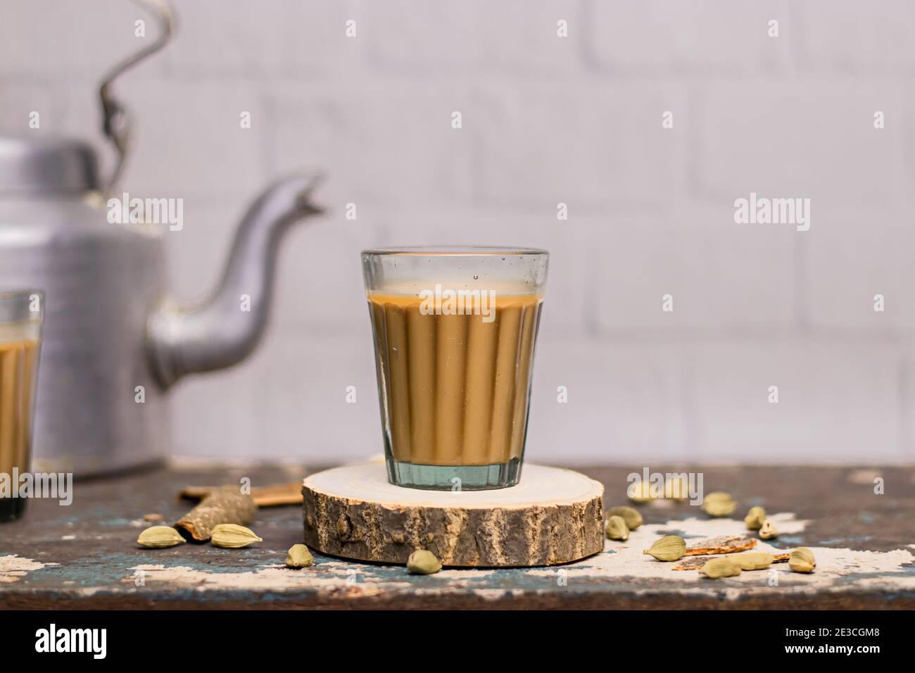 https://c8.alamy.com/comp/2E3CGM8/indian-chai-in-glass-cups-with-metal-kettle-and-other-masalas-to-make-the-tea-2E3CGM8.jpg