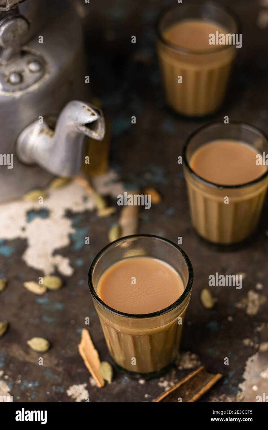 https://c8.alamy.com/comp/2E3CGT5/indian-chai-in-glass-cups-with-metal-kettle-and-other-masalas-to-make-the-tea-2E3CGT5.jpg